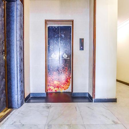 Collection O Hotel Four Boutique Kukas Екстериор снимка