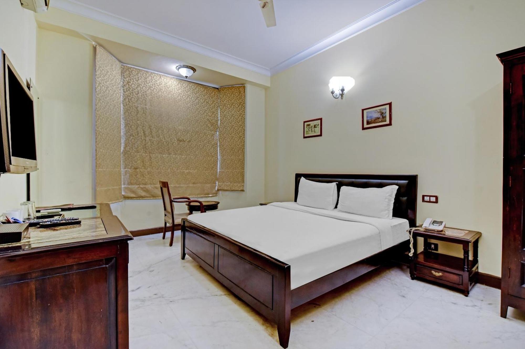Collection O Hotel Four Boutique Kukas Екстериор снимка