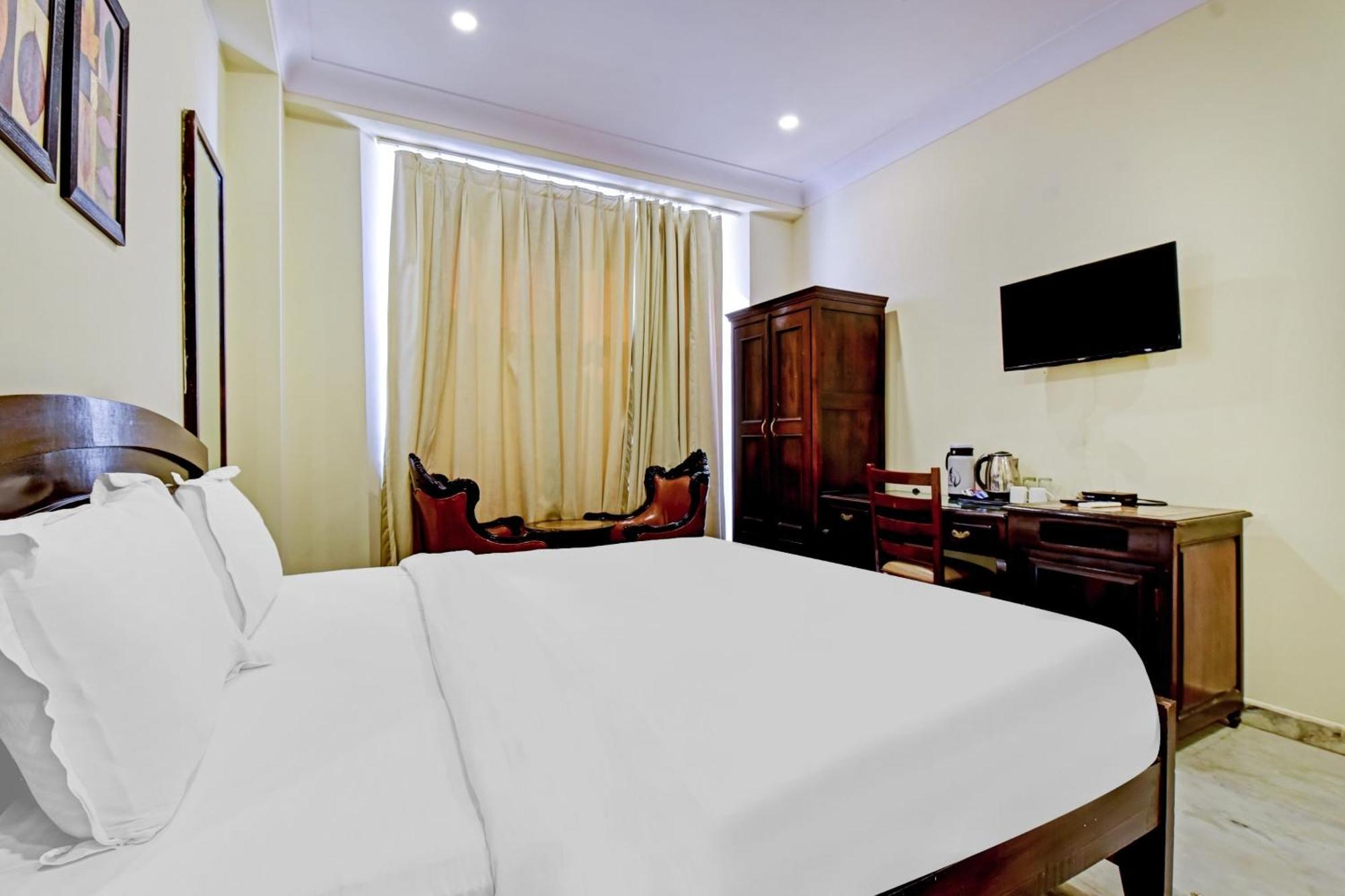 Collection O Hotel Four Boutique Kukas Екстериор снимка