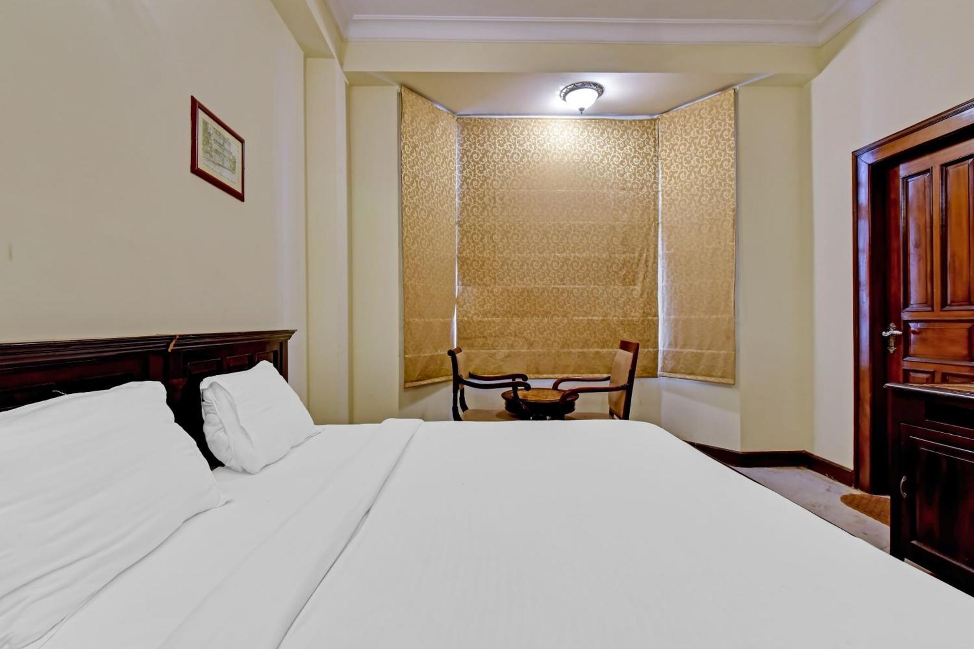 Collection O Hotel Four Boutique Kukas Екстериор снимка