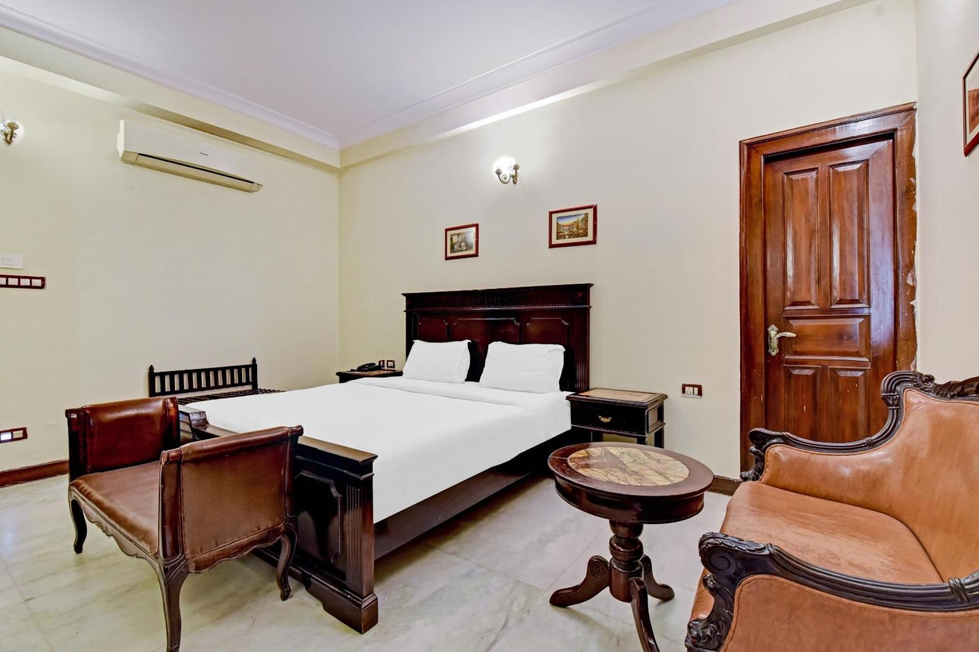 Collection O Hotel Four Boutique Kukas Екстериор снимка