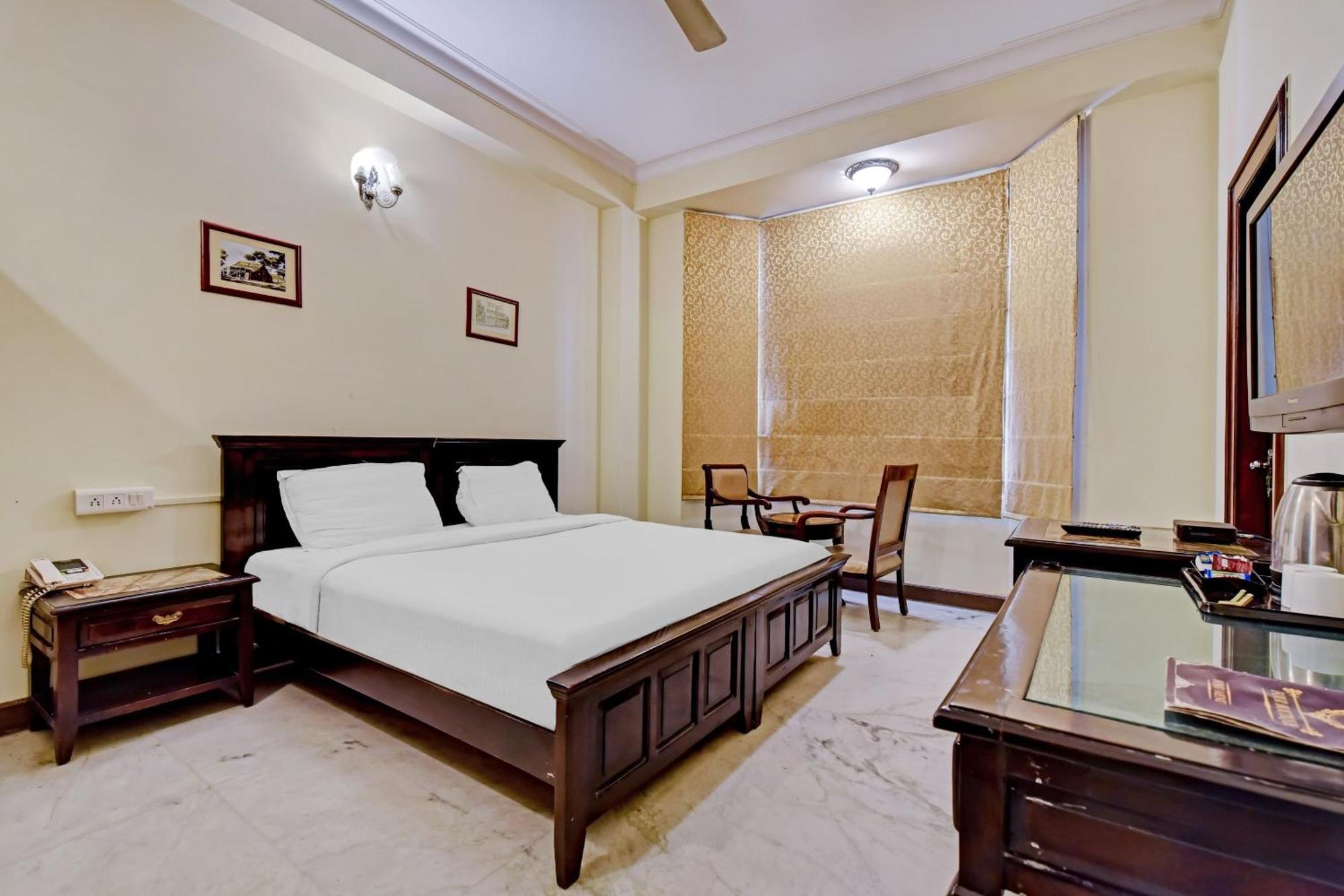Collection O Hotel Four Boutique Kukas Екстериор снимка