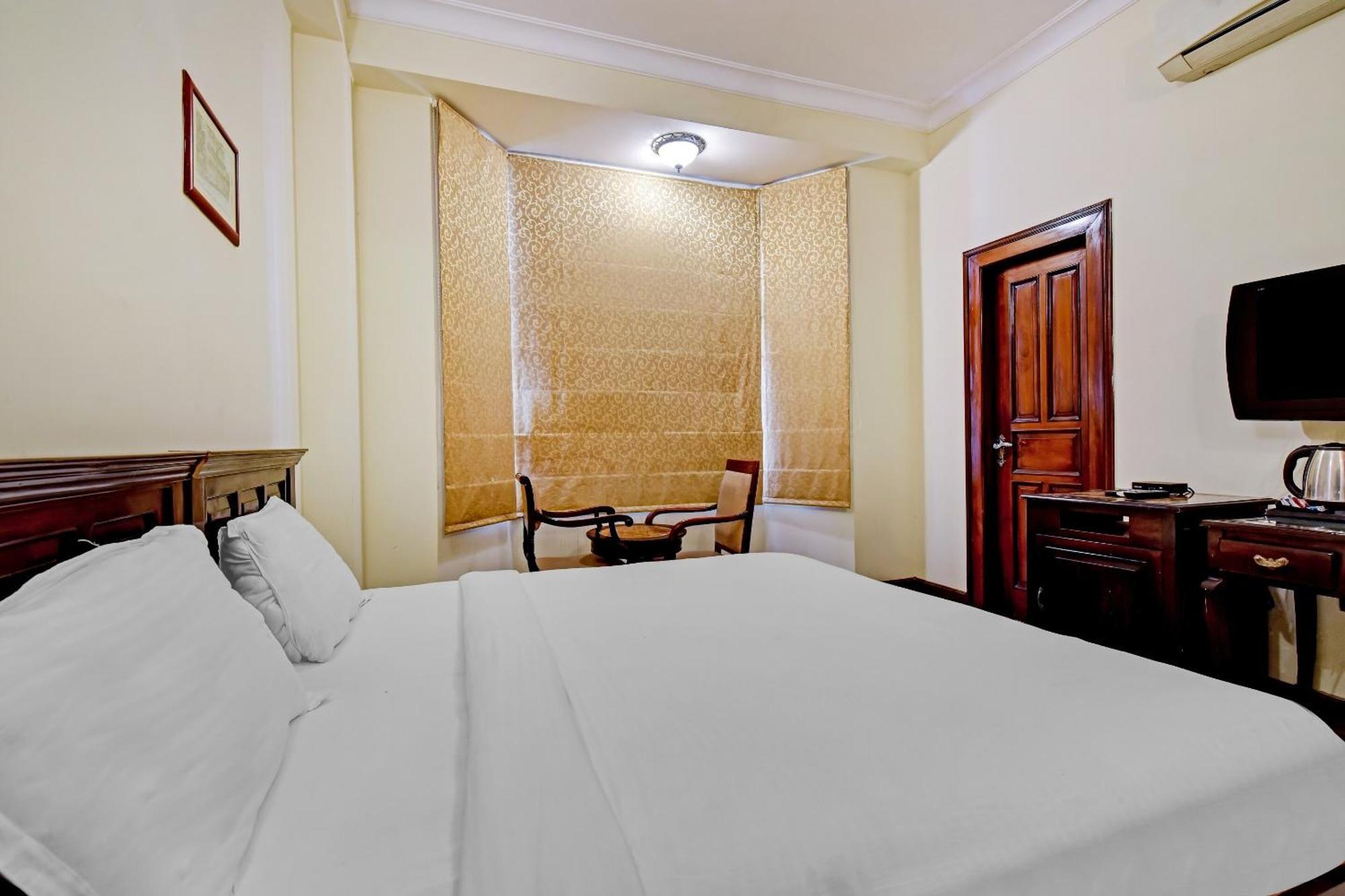 Collection O Hotel Four Boutique Kukas Екстериор снимка