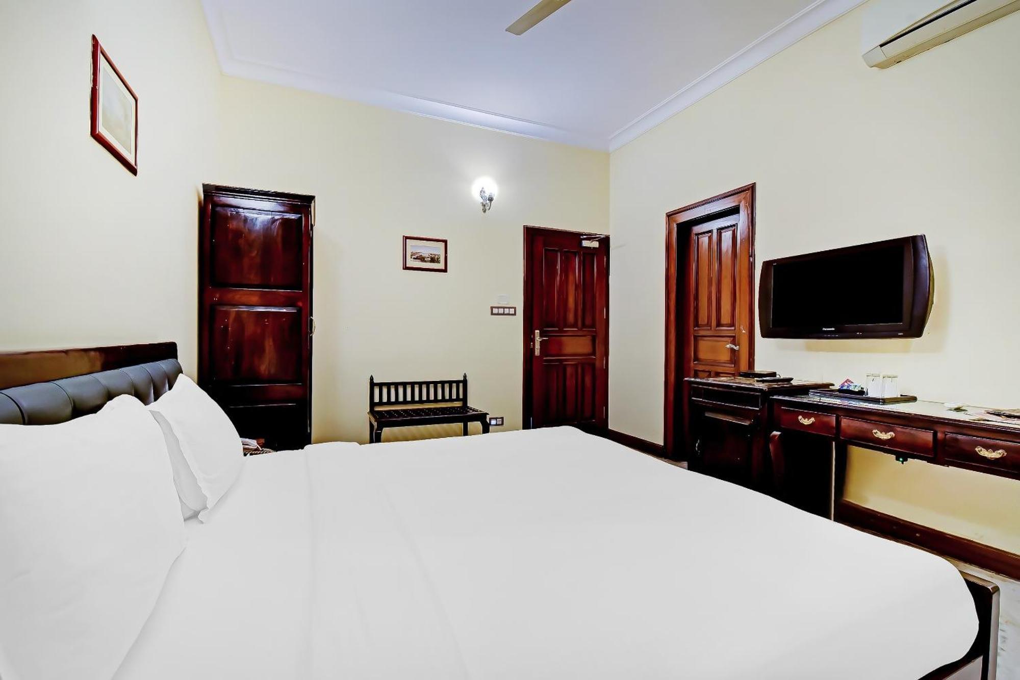 Collection O Hotel Four Boutique Kukas Екстериор снимка