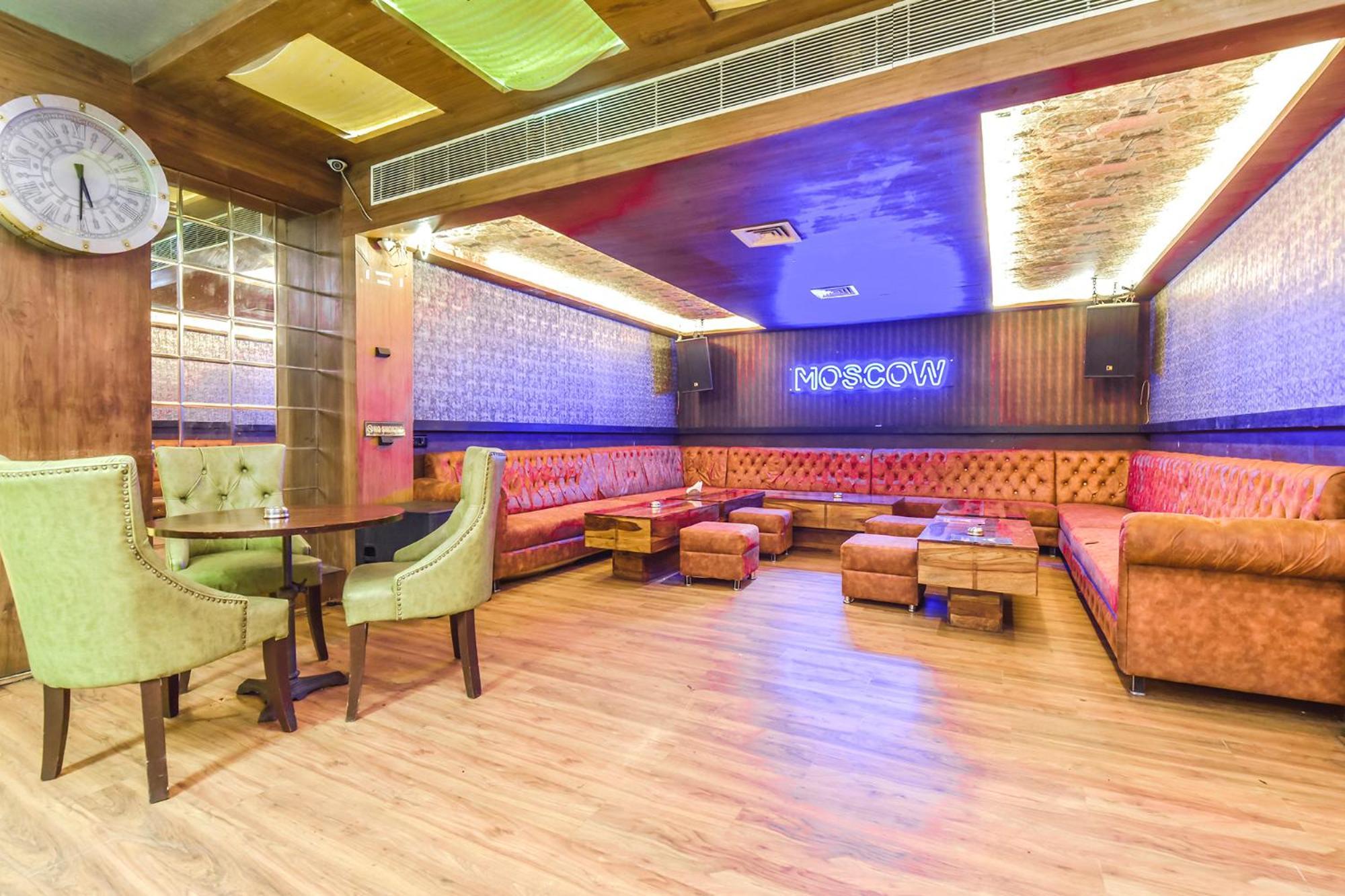 Collection O Hotel Four Boutique Kukas Екстериор снимка