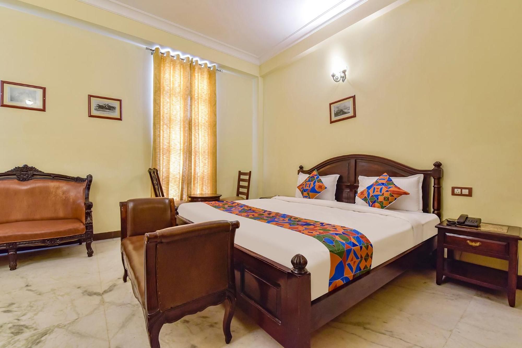 Collection O Hotel Four Boutique Kukas Екстериор снимка