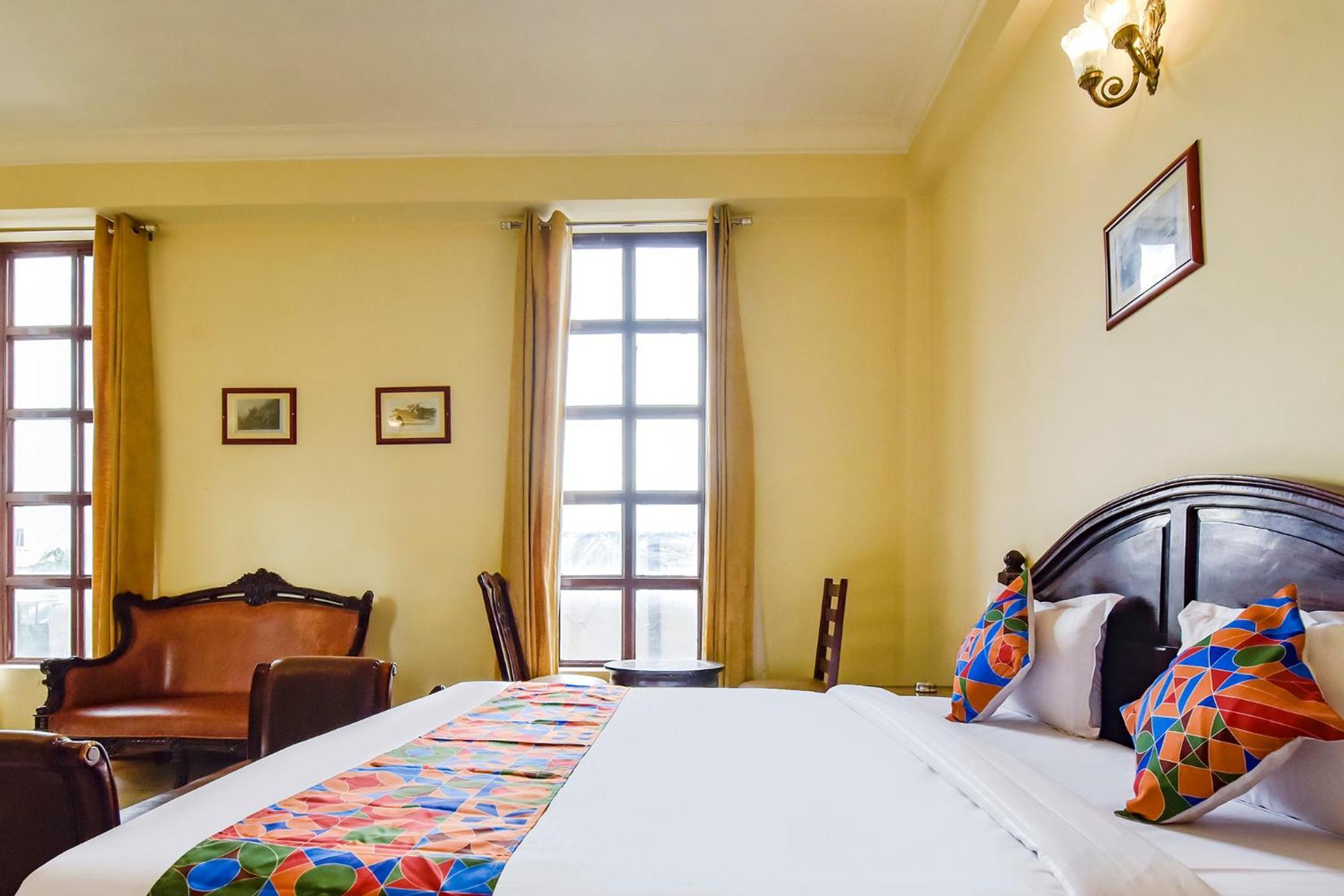 Collection O Hotel Four Boutique Kukas Екстериор снимка