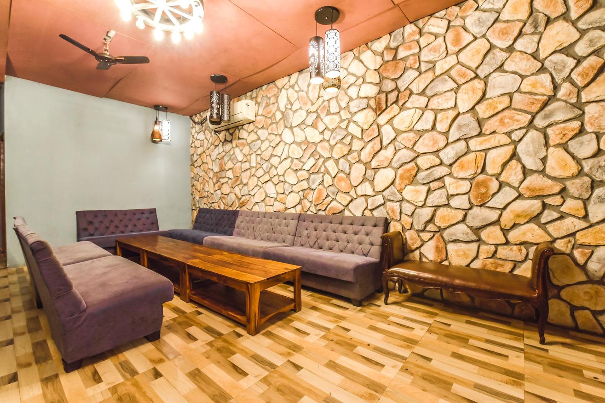 Collection O Hotel Four Boutique Kukas Екстериор снимка