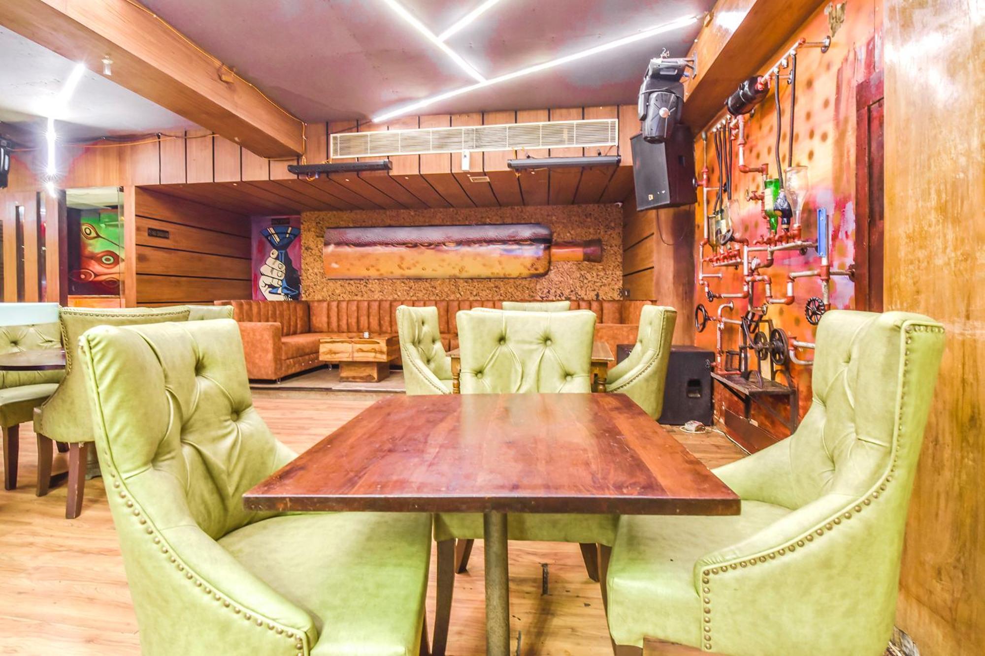 Collection O Hotel Four Boutique Kukas Екстериор снимка